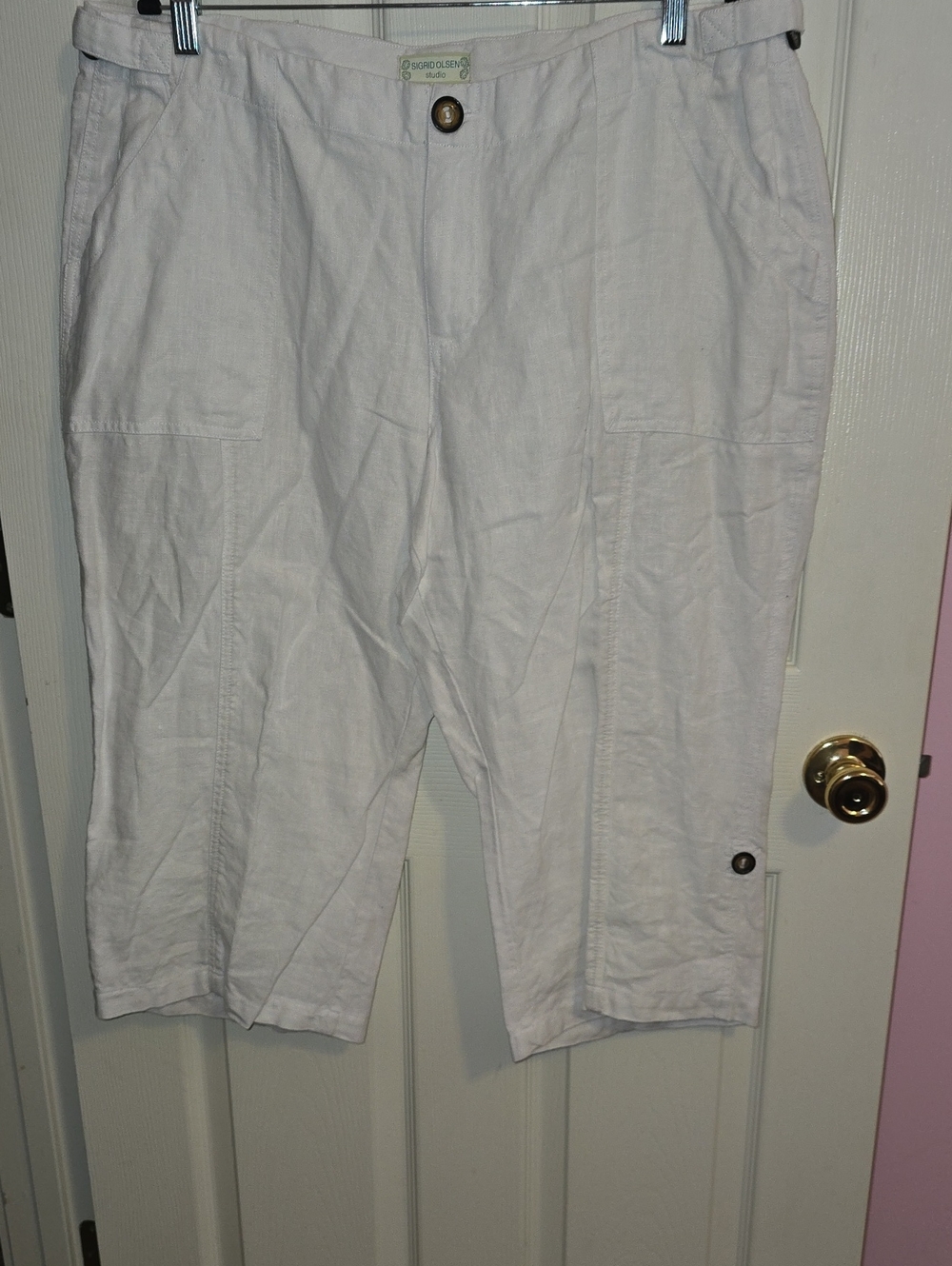 Lightweight White Capri Pants with Utility Detail
